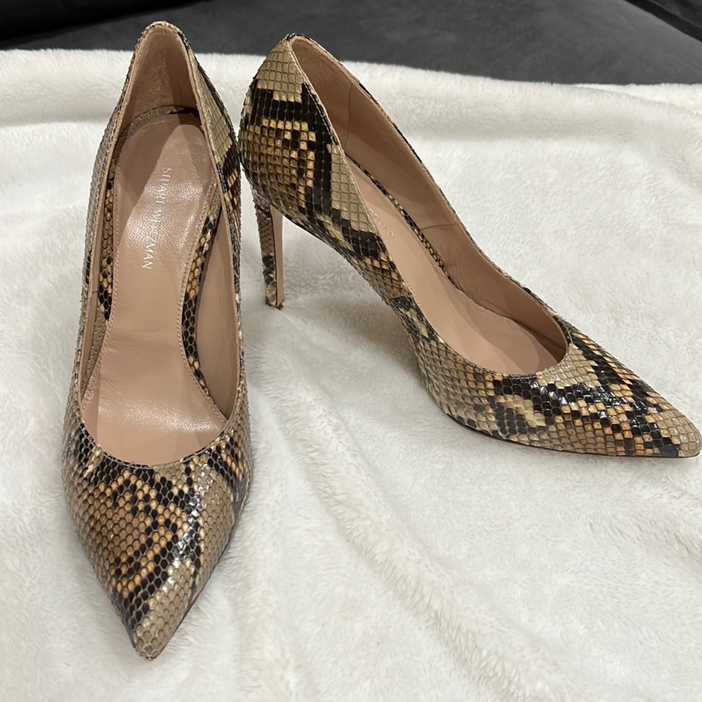Stuart weitzman crocodile heel size 6